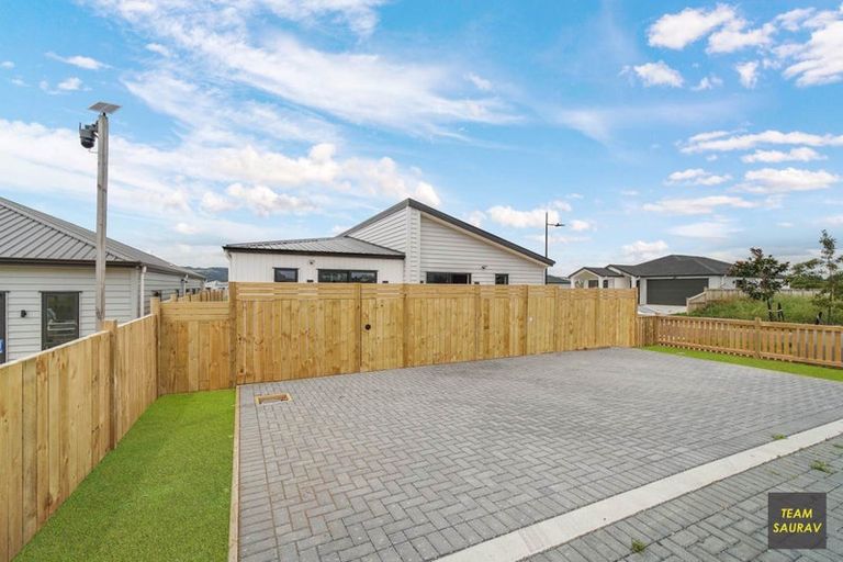 Photo of property in 20 Ihi Place, Karaka, 2578