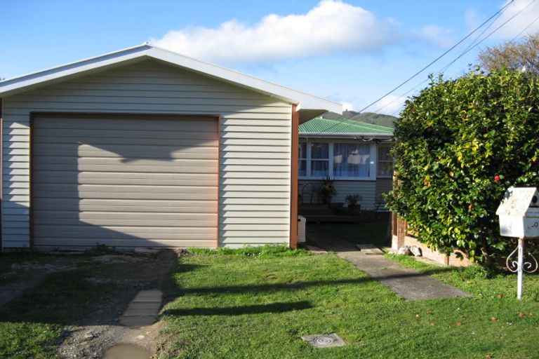 Photo of property in 50 Holland Street, Wainuiomata, Lower Hutt, 5014