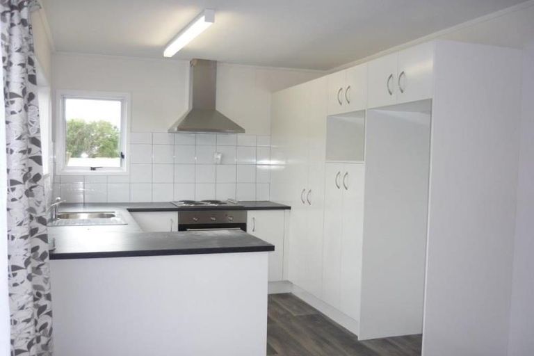 Photo of property in 4 Aden Place, Clendon Park, Auckland, 2103