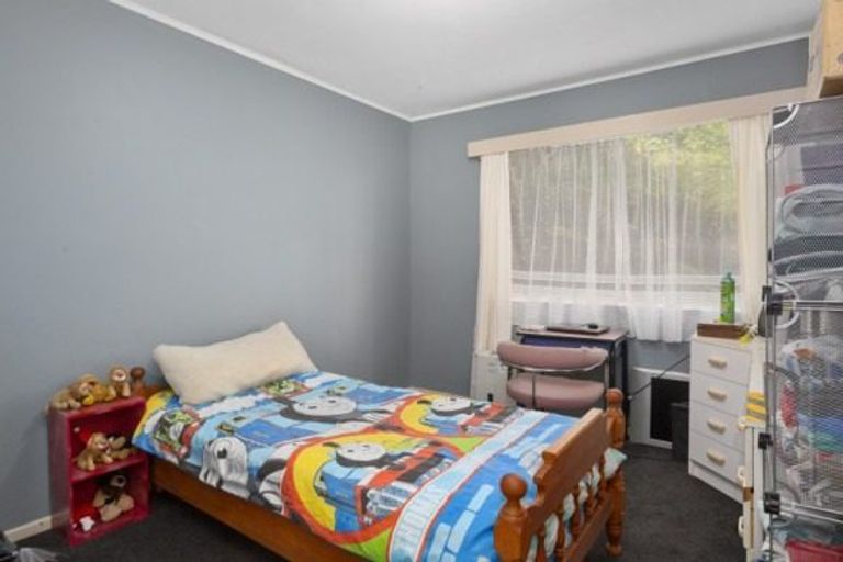 Photo of property in 8 Gahagan Way, Newlands, Wellington, 6037