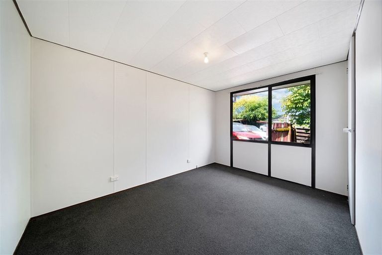 Photo of property in 2/76 Parrs Cross Road, Henderson, Auckland, 0612