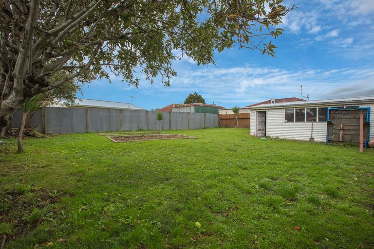 Photo of property in 74a Mcannalley Street, Manurewa East, Auckland, 2102