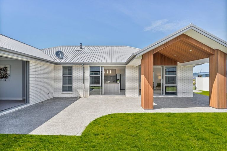 Photo of property in 1 Ngaroma Crescent, Whitianga, 3510