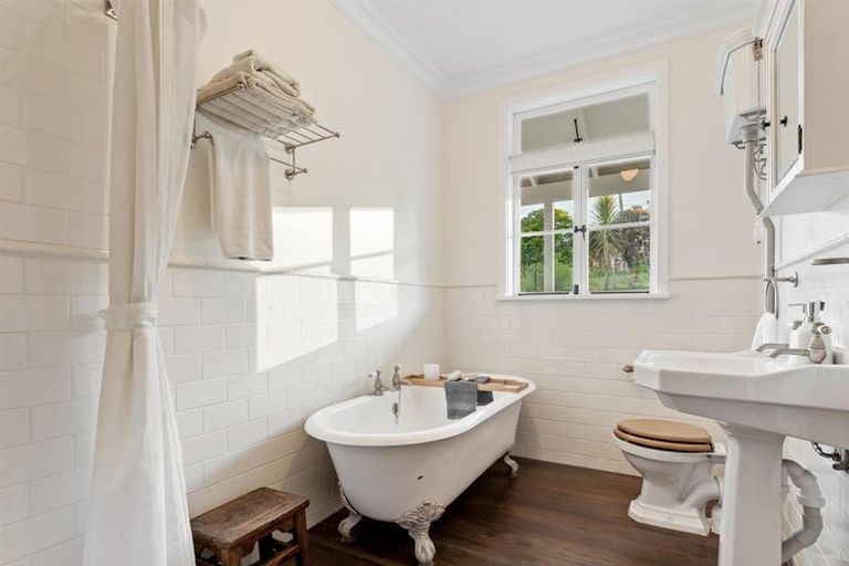 Photo of property in 203 Cape Rodney Road, Leigh, 0985