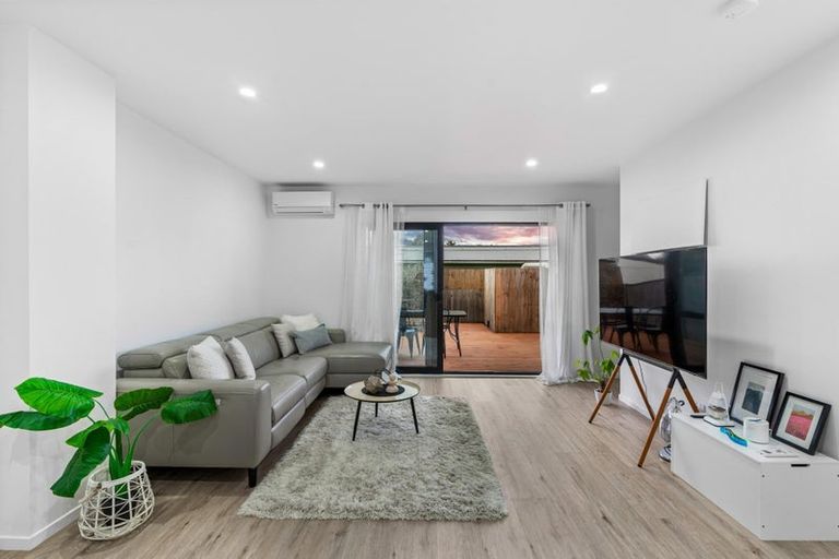 Photo of property in 37 Eileen Newey Place, Henderson, Auckland, 0612