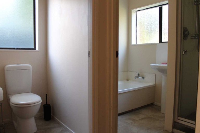 Photo of property in 26 Springdale Grove, Fitzherbert, Palmerston North, 4410