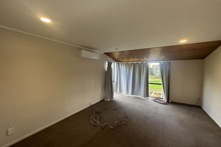 Photo of property in 2/92 Manuka Road, Glenfield, Auckland, 0629