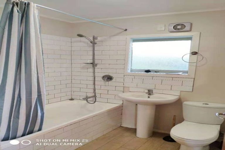Photo of property in 10 Kereru Street, Henderson, Auckland, 0612
