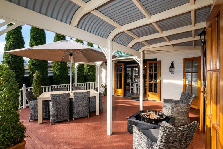 Photo of property in 100 Church Road, Taradale, Napier, 4112