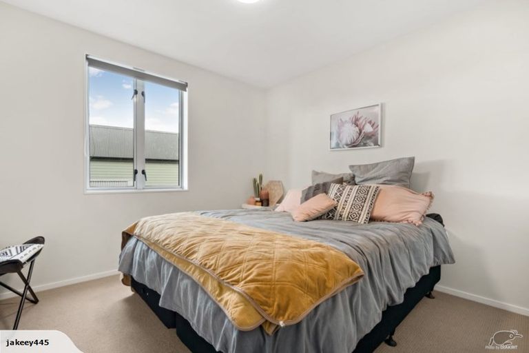 Photo of property in 2 Saddleback Crescent, Papakura, 2110