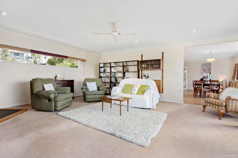 Photo of property in 35 Montgomery Avenue, Rothesay Bay, Auckland, 0630