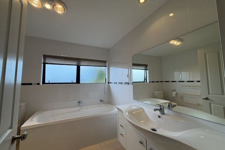 Photo of property in 133a Redoubt Road, Goodwood Heights, Auckland, 2105