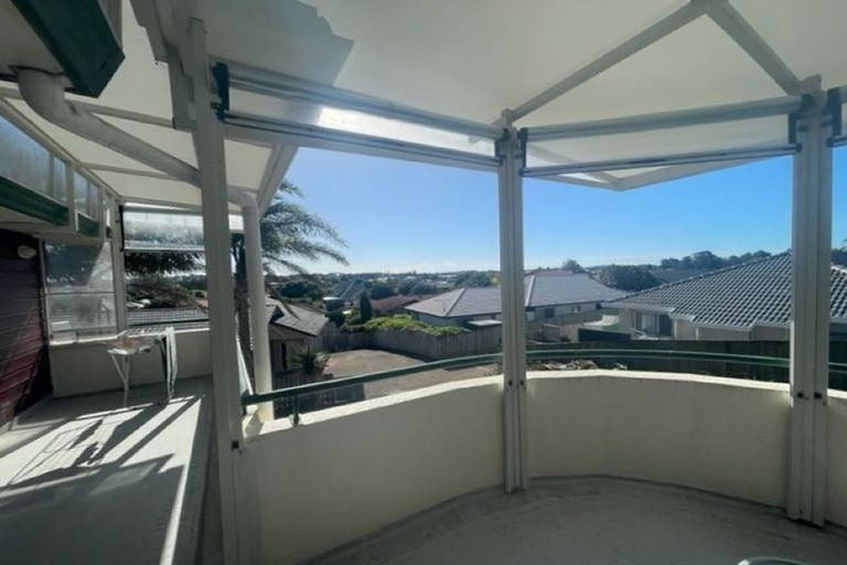 Photo of property in 28 Frank Nobilo Drive, Golflands, Auckland, 2013