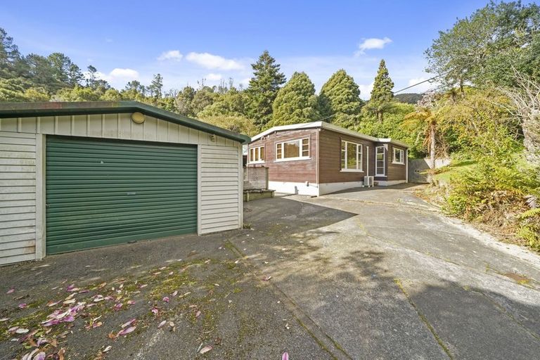 Photo of property in 115 Kamahi Street, Stokes Valley, Lower Hutt, 5019