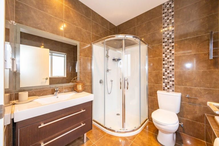 Photo of property in 21 Hornbill Drive, Fairview Heights, Auckland, 0632