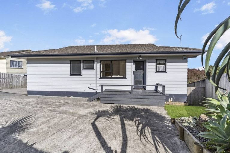 Photo of property in 28 Moire Road, Massey, Auckland, 0614