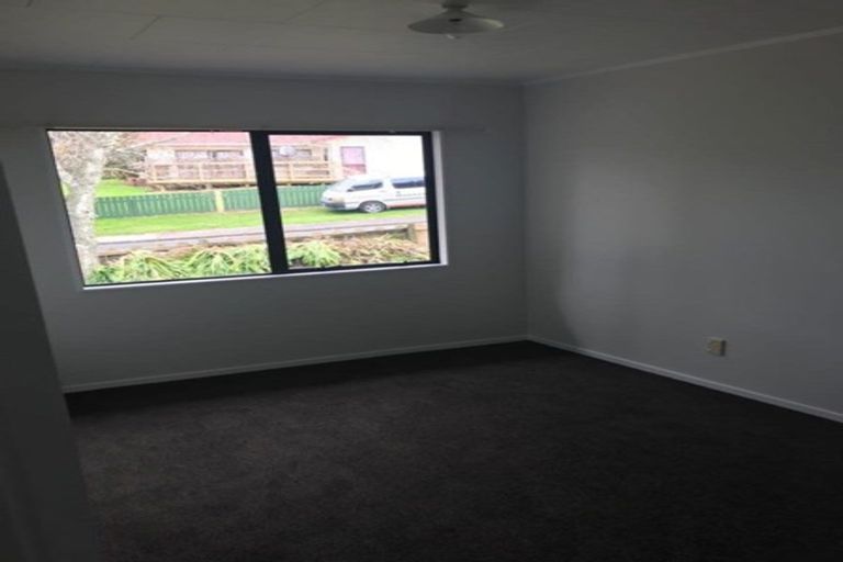 Photo of property in 1 Lowell Place, Massey, Auckland, 0614