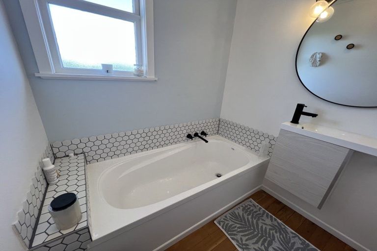 Photo of property in 1 Oriana Place, Highbury, Palmerston North, 4412
