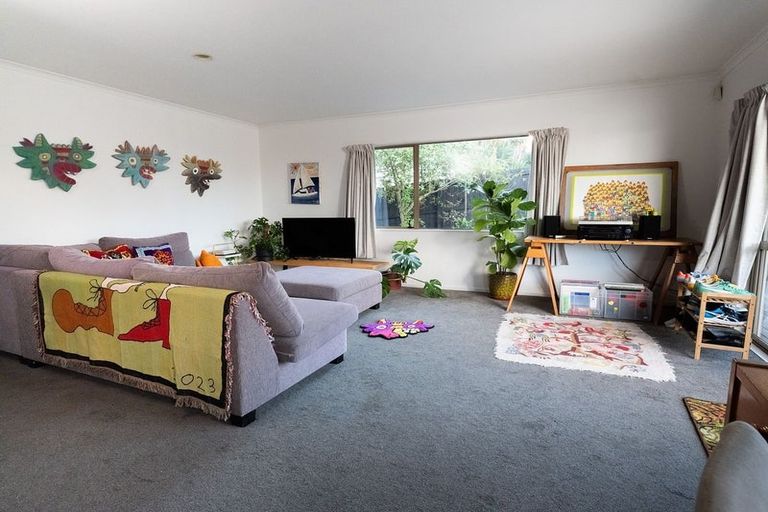 Photo of property in 25 Loughanure Place, Massey, Auckland, 0614