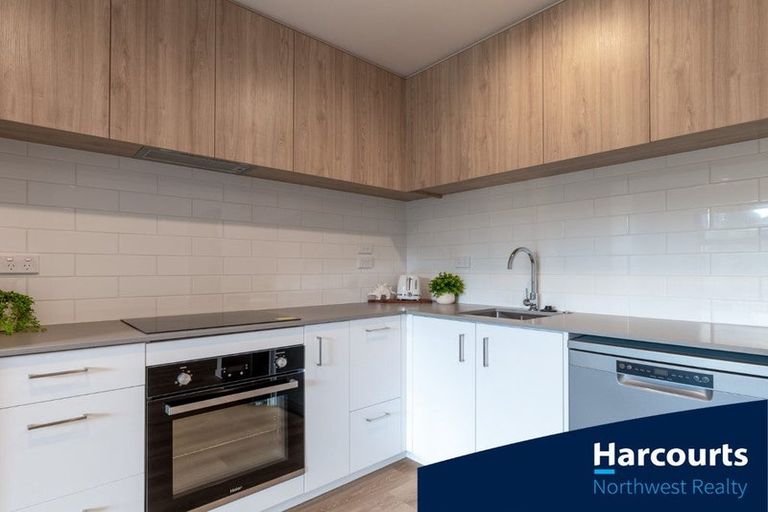 Photo of property in 4 Tuputupu Drive, Kumeu, 0810