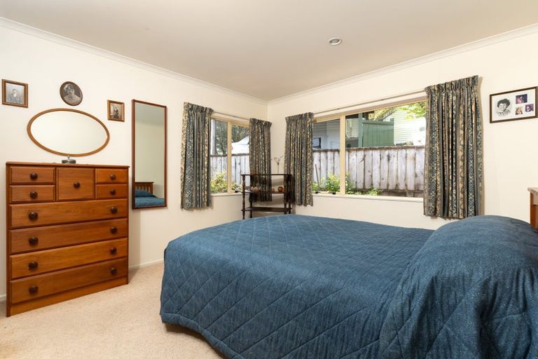 Photo of property in 1b Kereru Bend, Tawa, Wellington, 5028