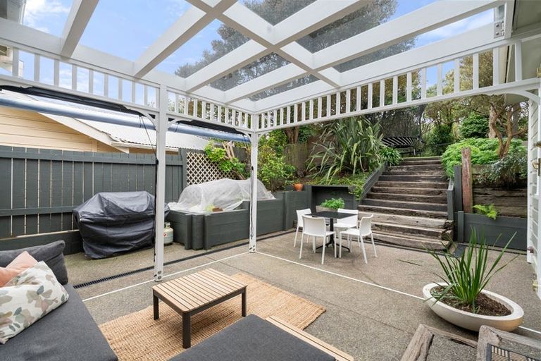 Photo of property in 71 Severn Street, Island Bay, Wellington, 6023
