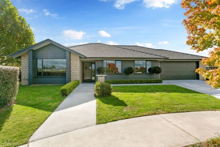 Photo of property in 28 Lilac Close, Cambridge, 3434