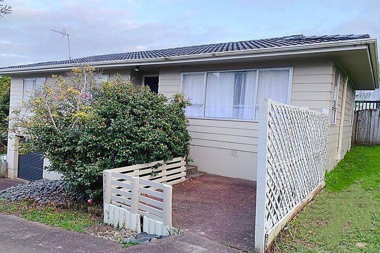 Photo of property in 5 Celeste Place, Totara Vale, Auckland, 0627