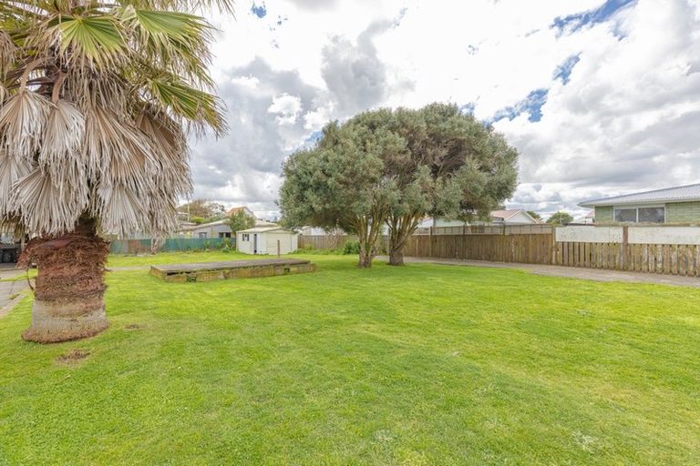Photo of property in 4 Kupe Place, Castlecliff, Whanganui, 4501