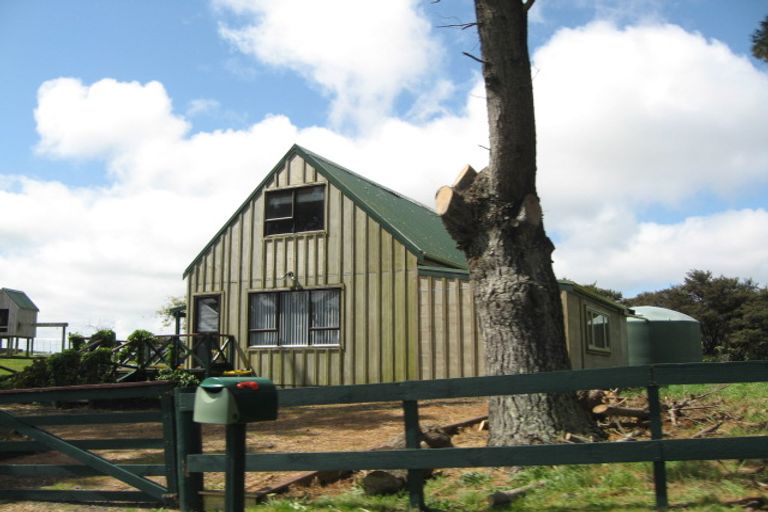 Photo of property in 12 Long Road, Waitakere, Henderson, 0781