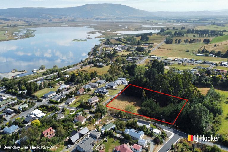 Photo of property in 10 Gull Street, Waihola, Milton, 9073