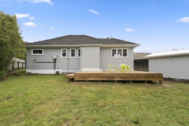 Photo of property in 35 Lees Grove, Wainuiomata, Lower Hutt, 5014