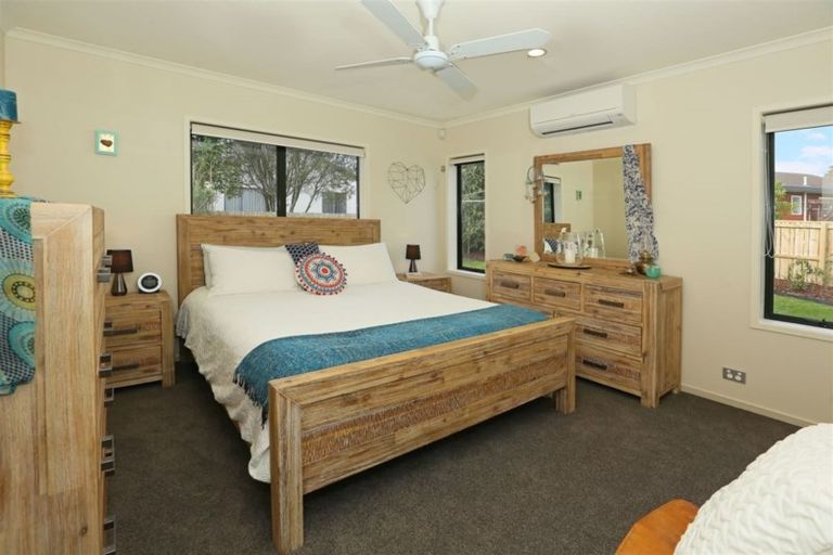 Photo of property in 8 Graven Court, Henderson, Auckland, 0612