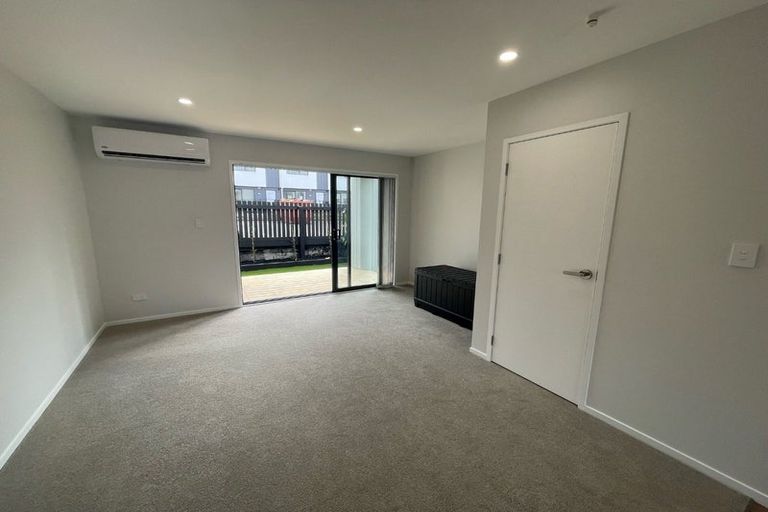 Photo of property in 2 Mikoikoi Crescent, Mangere Bridge, Auckland, 2022