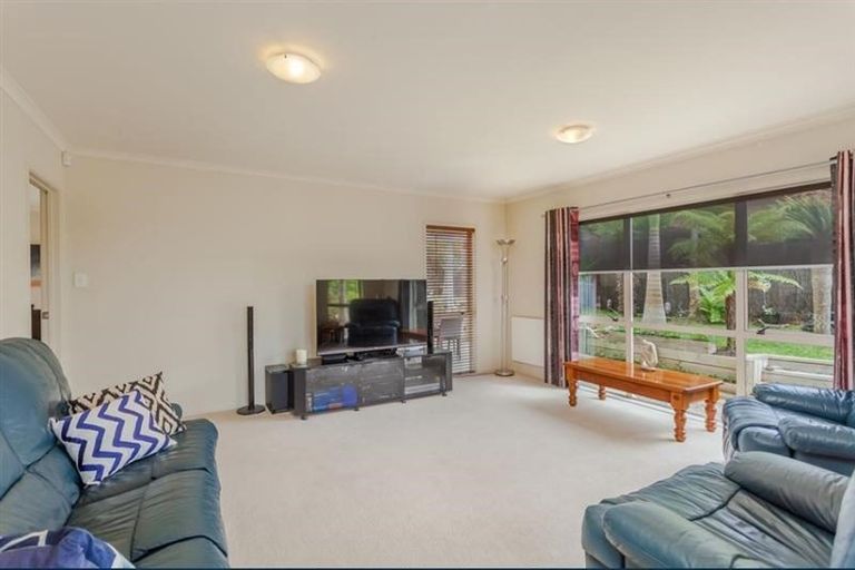 Photo of property in 12 Elkstone Place, Henderson, Auckland, 0612