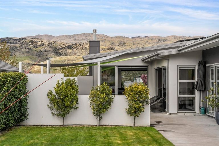 Photo of property in 15 De Bettencor Place, Mount Pisa, Cromwell, 9383
