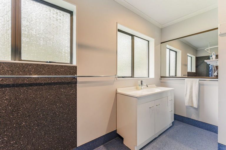 Photo of property in 27 Browning Crescent, Stoke, Nelson, 7011