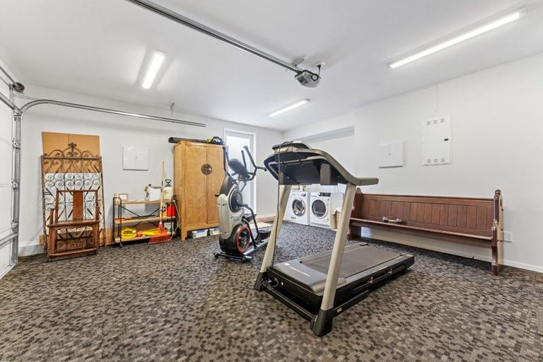 Photo of property in 15c Rodney Road, Northcote Point, Auckland, 0627