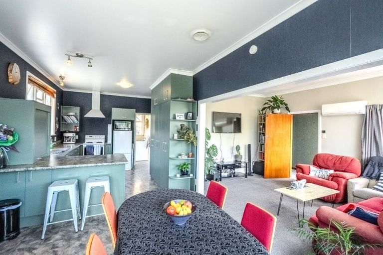 Photo of property in 28 Milton Street, Roslyn, Palmerston North, 4414