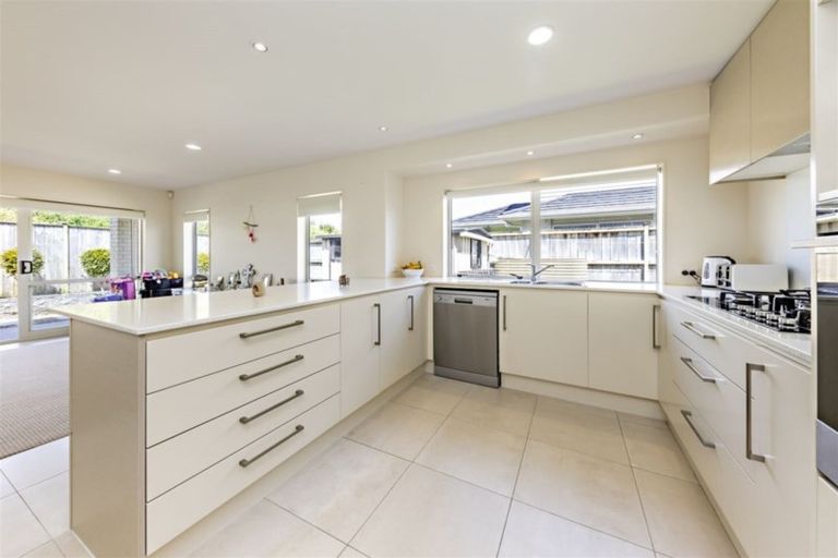 Photo of property in 99 Bayvista Drive, Karaka, Papakura, 2113