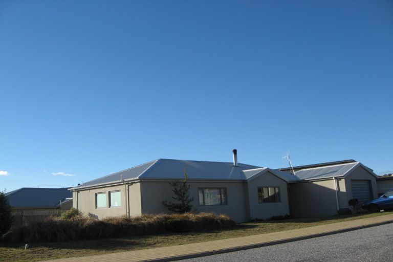 Photo of property in 3 Mcleod Avenue, Wanaka, 9305