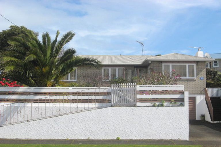 Photo of property in 7 Rospeath Crescent, Spotswood, New Plymouth, 4310