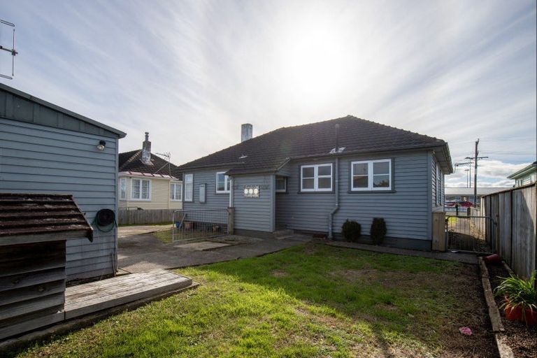 Photo of property in 9 Hayward Road, Ngatea, 3503