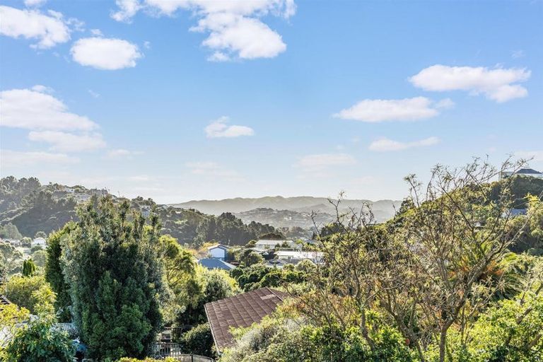 Photo of property in 22 Hicks Close, Whitby, Porirua, 5024