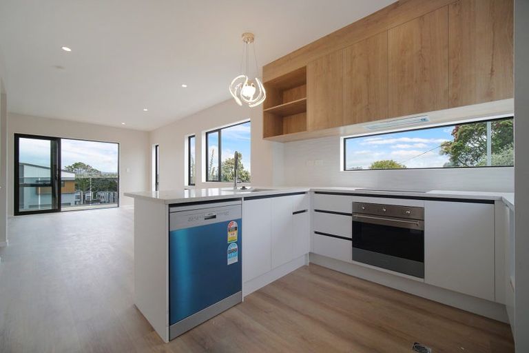 Photo of property in 95c Woodglen Road, Glen Eden, Auckland, 0602