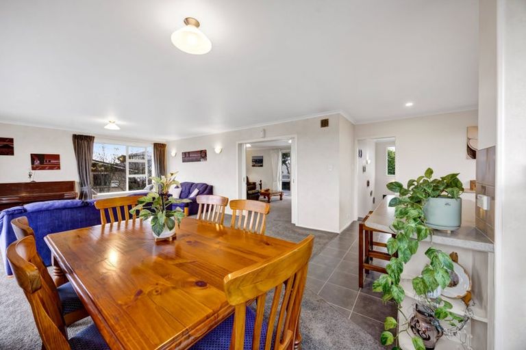 Photo of property in 21 Longview Drive, Merrilands, New Plymouth, 4312