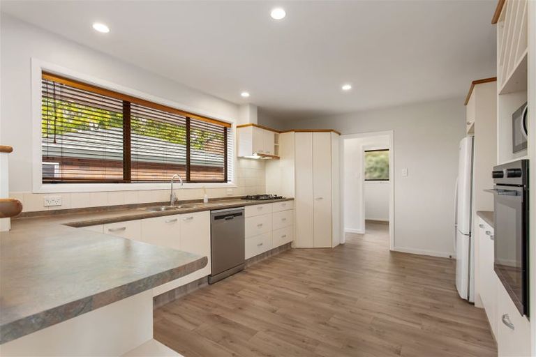 Photo of property in 12 Gleneagles Terrace, Ilam, Christchurch, 8053