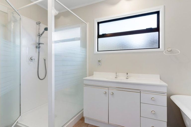 Photo of property in 115 Linton Crescent, Whangamata, 3620