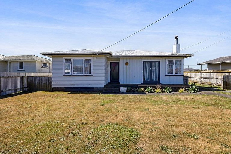 Photo of property in 8 Pacey Avenue, Hawera, 4610