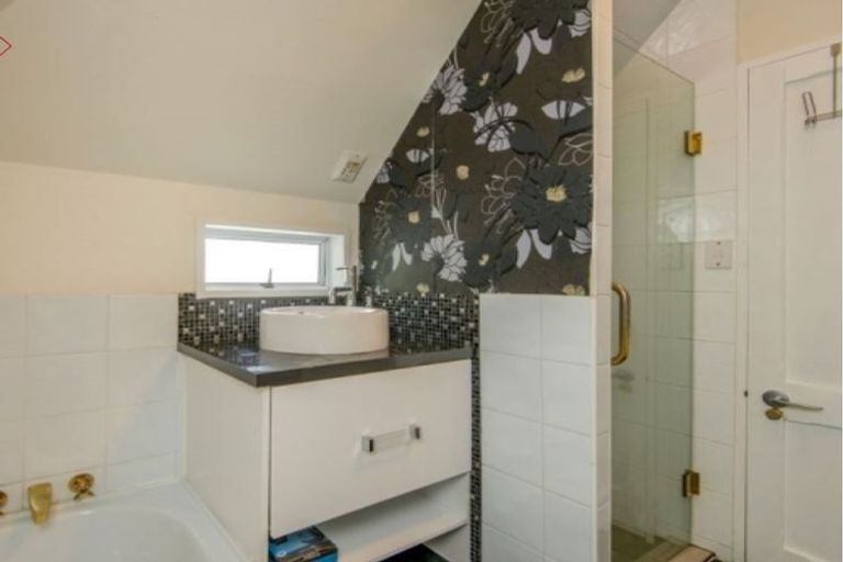 Photo of property in 244 Memorial Avenue, Burnside, Christchurch, 8053